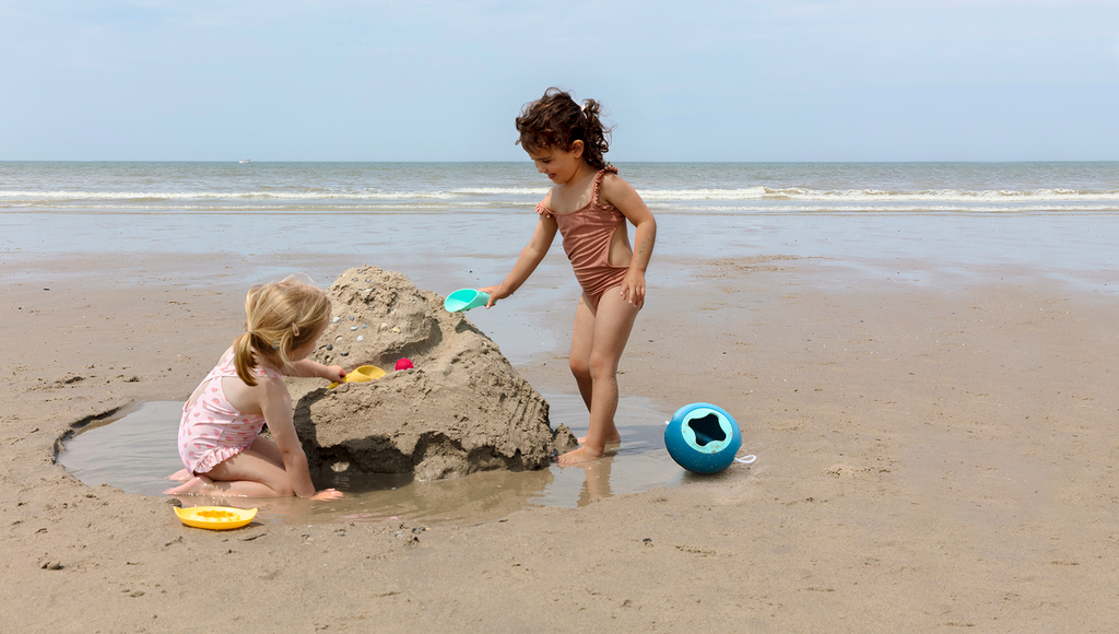 Quut Beach Set - 16cm Ballo Bucket, Cuppi Scoop/Sieve/Ball, Sand Shaper - STEAM Kids Brisbane